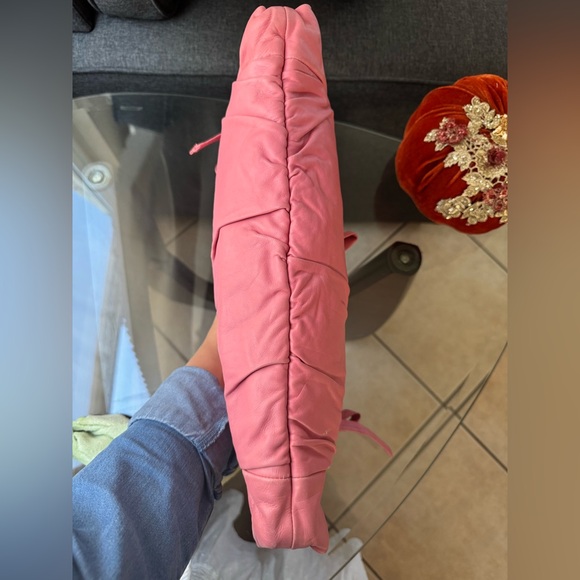 Gucci Pink Leather Hysteria Clutch - Picture 9 of 13